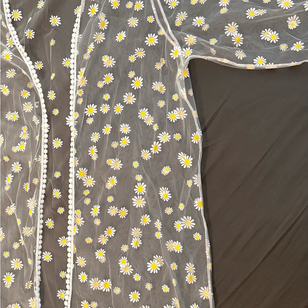 David and Young Sheer Kimono with Daisy Pattern